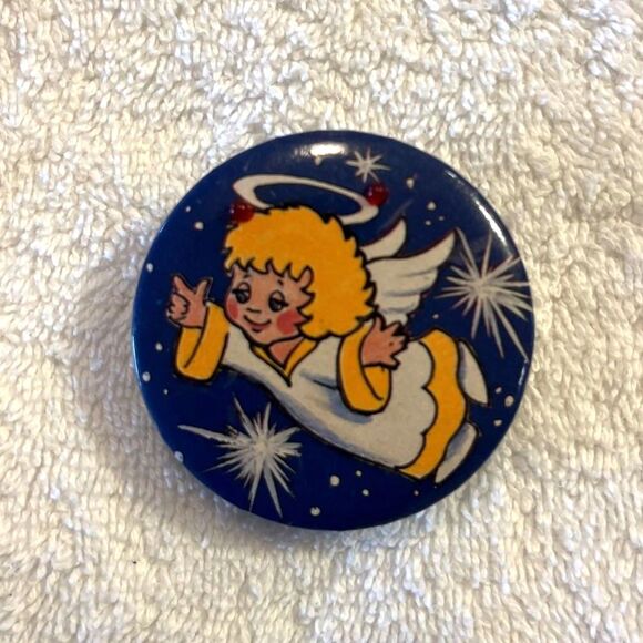 Accessories - Vintage Collectible Cartoon Style angel pin 1980's Round Holiday Pinback